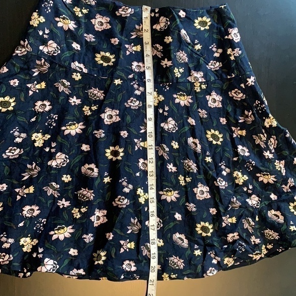 Ann Taylor floral linen blend fit and flar… - Picture 4 of 8